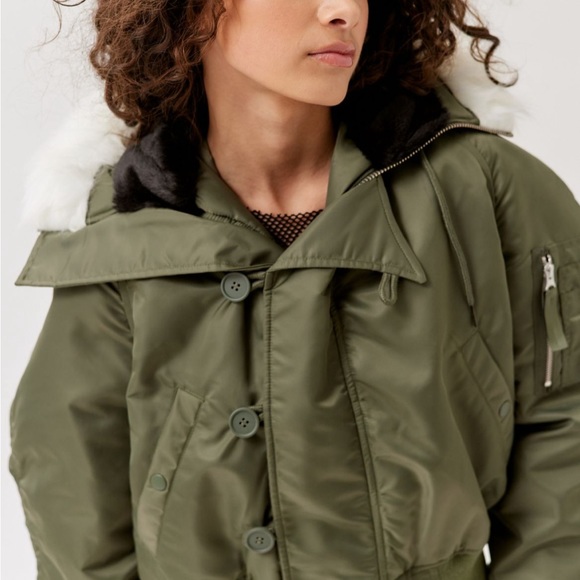 New Urban Outfitters Y2K Puffer Jacket - Picture 6 of 12